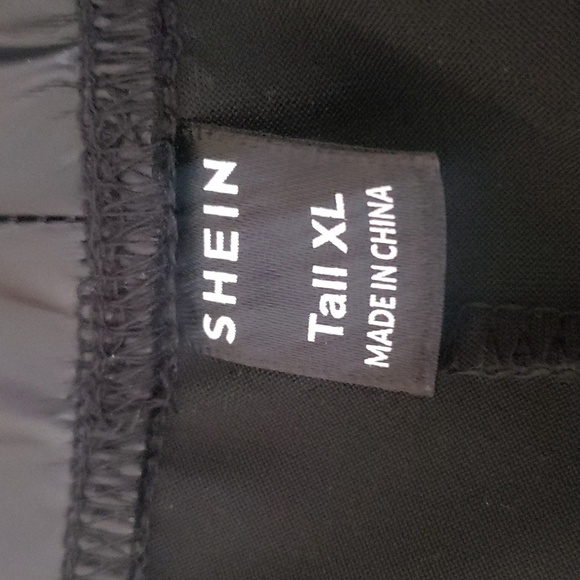 Black polyester pant very soft and very cute - Picture 3 of 4